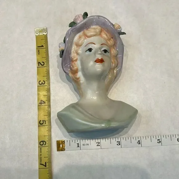 Vtg Lady Head Bust Vase Brush Holder Lilac Purple Hat Flowers - Picture 7 of 7